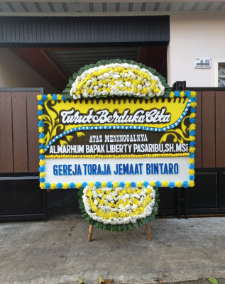 Papan Bunga Duka di Maitara Utara